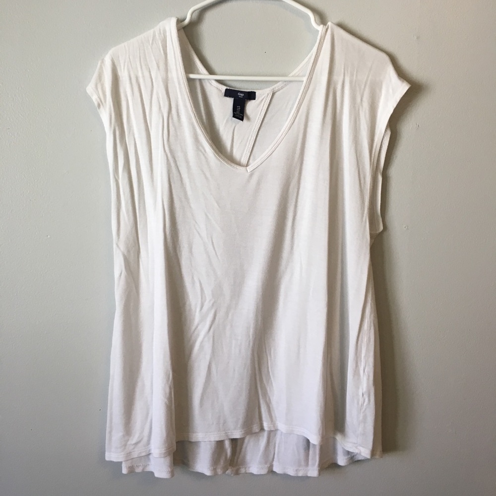 Gap slit back tee